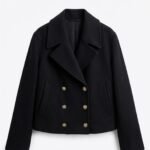 Veste courte noire élégante à double boutonnage – coupe moderne et chic